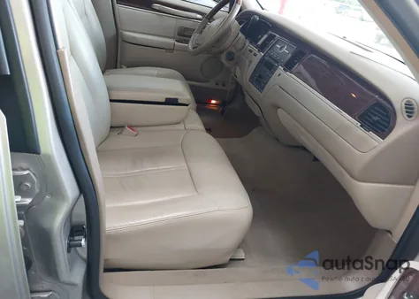 2008 Lincoln Town Car Signature Limited from USA, damaged, VIN 2LNHM82W58X660759